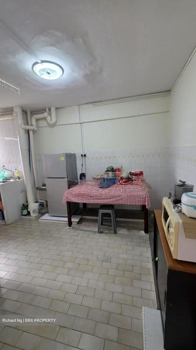 Blk 556 Jurong West Street 42 (Jurong West), HDB Executive #636434261